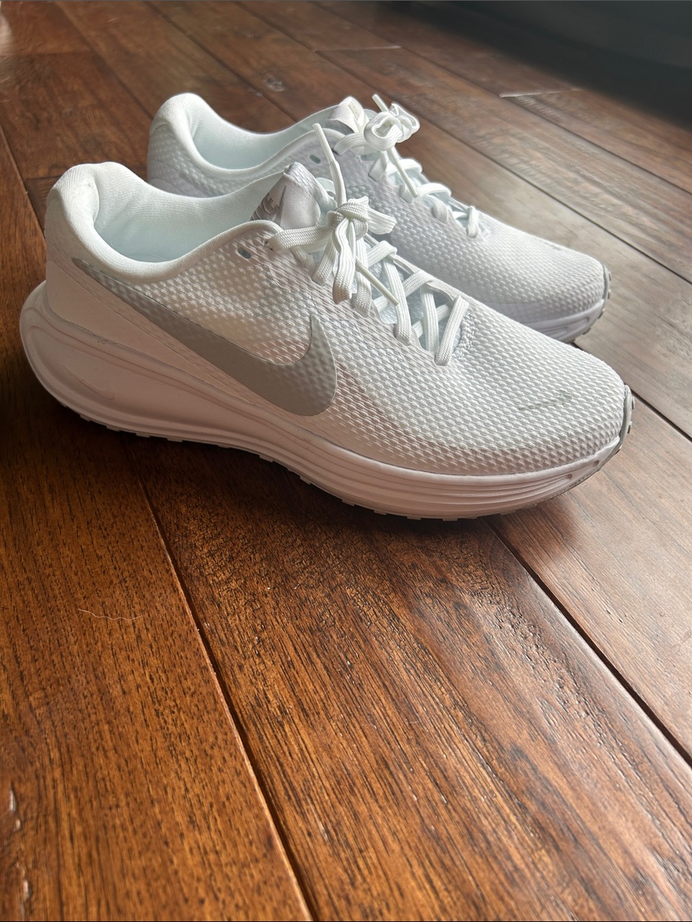 Nike Women's White and Silver Mesh Athletic Sneakers